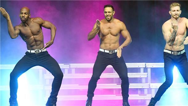 Nackter Oberkörper, alles durchtrainiert: die Chippendales in Bremerhaven.