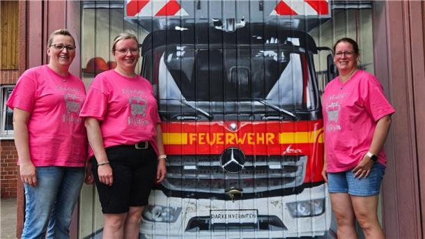 Nadine Schomaker (von links), Simone Borchers und Elke Stelling nahmen erfolgreich an einem Orientierungsmarsch-Wettbewerb in Ochtmissen bei Lüneburg teil. 