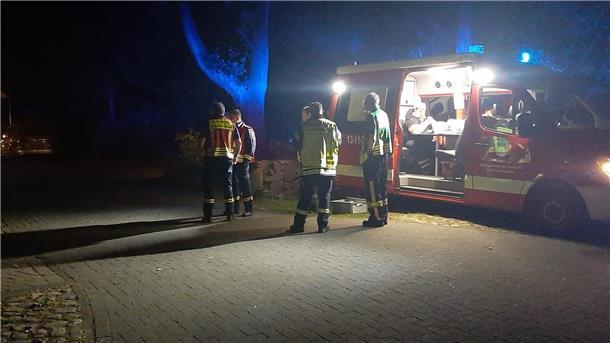 Nächtlicher Vollalarm: Doch noch vor Eintreffen der ersten Wehren konnte der Einsatz beendet werden, da der vermisste Junge in der Freizeit- und Begegnungsstätte wieder aufgetaucht ist.