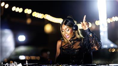 Naomi Campbell gab in München ihr Debüt am DJ-Pult.