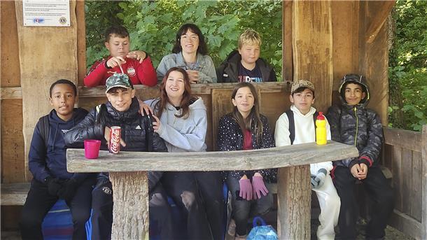 Abenteuer im Wald: Bremervörder Schüler stärken Zusammenhalt Natürlich blieb auch Zeit für eine Pause „unter Dach“.