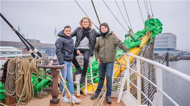 Drei Nautik-Studenten au der Alex 2