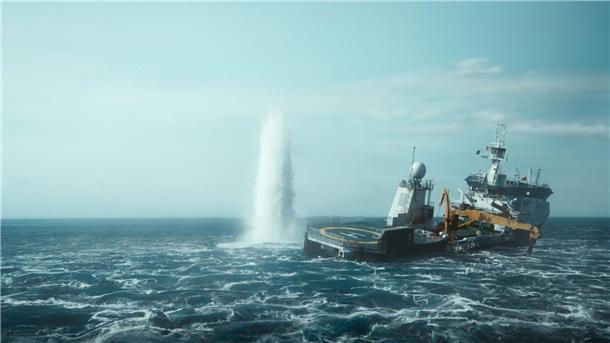 „Schwarm“ noch schwächer, auch „Bachelor“ verliert Zuschauer Neben dem Forschungsschiff „Thorvaldson“ schießt eine Wasser-Fontäne hoch, die das Schiff in Schieflage bringt.