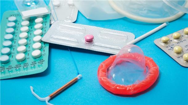 Die Geschichte der Empfängnisverhütung: Wie weit sind wir gekommen? Foto zum Thema Männlichkeit, Fruchtbarkeit, Schwangerschaft und HIV