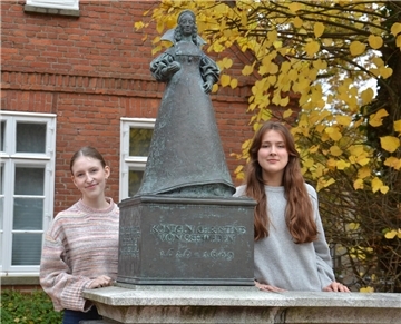 Neela Behrends und Slata Tscharikow