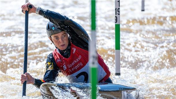 Superschnell durch die Tore gepaddelt Nele Bayn holte gemeinsam mit Elena Lilik und Andrea Herzog Silber im Team-Wettbewerb der Kanuslalom-WM.