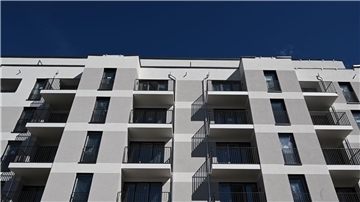 Neu gebaute Wohnungen in der Pistoriusstraße in Berlin: Der Preisverfall bei Häusern und Wohnungen hält an.