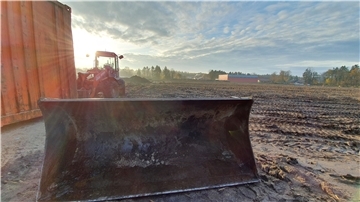 Neue Baugrundstücke in der Gemeinde Wurster Nordseeküste sind begehrt: Für den „Wohnpark Oxstedter Weg“ hinter der Nordholzer Grundschule hat gerade die Erschließung begonnen.