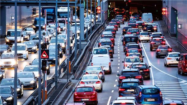 „Neue Benziner oder Diesel fahren im Schnitt 18 Jahre auf den Straßen.“ Ein Problem fürs Klima.