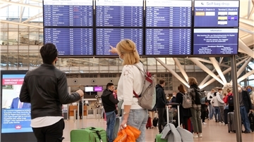 Neue und bekannte Ziele mit mehr Verbindungen bieten die Fluggesellschaften in diesem Winter ab Flughafen Hamburg.