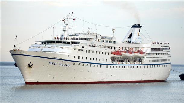 Neuer Einsatz für den Kreuzfahrt-Oldie "Ocean Majesty": Das Schiff soll in Amsterdam umfunktioniert werden.