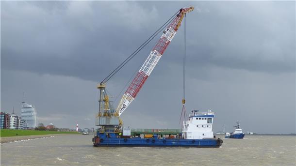 Neuer Schwimmkran in Bremerhaven: „BHV Hercules“.