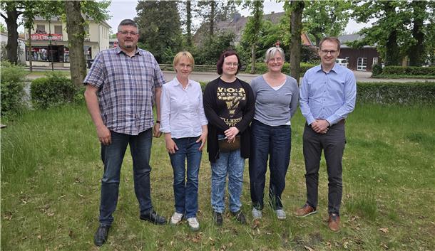 Sprecher, Schriftführer, Beirat und Kassenwart -
von links: Arne Hinniger (Sprecher), Christina Behrens (Sprecherin), Kristin Grube (Schriftführerin), Heinke Schütte-Hamburg (Beirat), EIke Grigat (Kassenwart), Jan Kaiser (Beirat) fehlt.