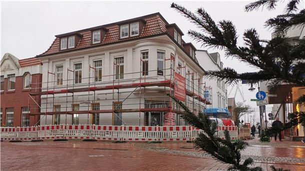 Darum wird die neue Nordenhamer OLB-Filiale wohl erst im Januar eröffnet Das Foto zeigt das frühere Commerzbank-Gebäude in der Nordenhamer Fußgängerzone. Die Oldenburgische Landesbank eröffnet hier ihre neue Filiale.