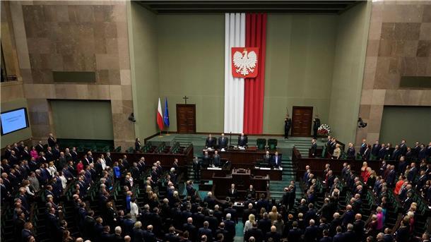 Polen: Duda beauftragt Morawiecki mit Regierungsbildung Neugewählte Mitglieder des polnischen Parlaments während der ersten Sitzung des Unterhauses (Sejm).