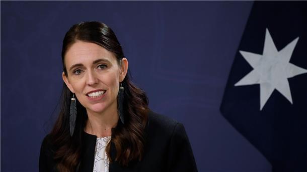 „Arrogant Prick“: Peinliche Mikrofon-Panne in Neuseeland Neuseelands Premierministerin Jacinda Ardern hat sich für eine abfällige Bemerkung über einen Oppositionspolitiker entschuldigt.
