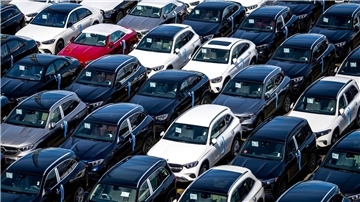 Neuwagen am Autoterminal in Bremerhaven:  McKinsey rät zu einer neuen China-Strategie (Symbolbild).