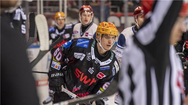 Schiemenz feiert bei seinem Debüt einen Sieg mit den Pinguins Neuzugang Cedric Schiemenz gab sein Debüt für die Fischtown Pinguins. Er war zufrieden nach einem „soliden“ Spiel.