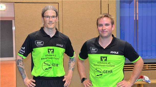 Großer Aufwand für das Spiel mit dem kleinen Ball Neuzugang Elger Neumann (links) und Kapitän Matti von Harten wollen den Klassenerhalt mit dem TSV Lunestedt schaffen.