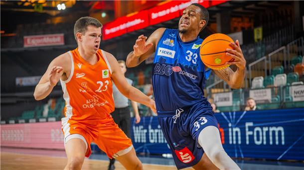 Neuzugang Nick Hornsby mit starkem Debüt beim Eisbären-Sieg in Vechta Neuzugang Nick Anderson (rechts), der hier gegen Vechtas Kaden Anderson zum Korb zieht, zeigte gleich im ersten Spiel seinen Wert für die Eisbären.