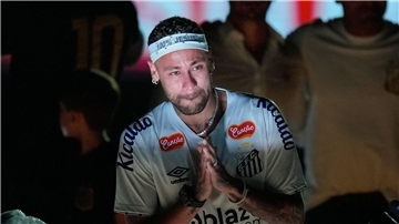 Neymar bekommt einen neuen Vertrag - bis zum Jahresende
