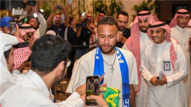 Nach über einem Jahr: Neymar feiert Comeback Neymar hat sein Comeback für Al-Hilal gefeiert.