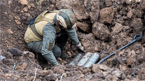 Nicht explodierte, mutmaßlich russische Munition, sol zerstört werden.