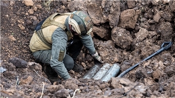 Nicht explodierte, mutmaßlich russische Munition, sol zerstört werden.