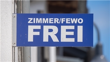 Nicht jedes Angebot hält, was es verspricht: Besonders aufmerksam sollten Urlauber sein, wenn eine Unterkunft sehr günstig angeboten wird.