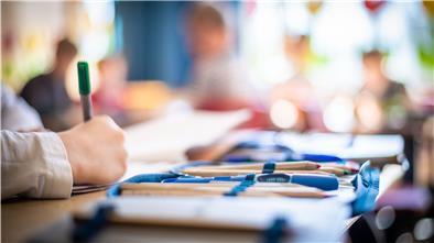 Nicht nur auswendig lernen: In der Schule müssen die sozialen und emotionalen Fähigkeiten stärker gefördert werden, sagt Bildungsforscher Prof. Kai Maaz.