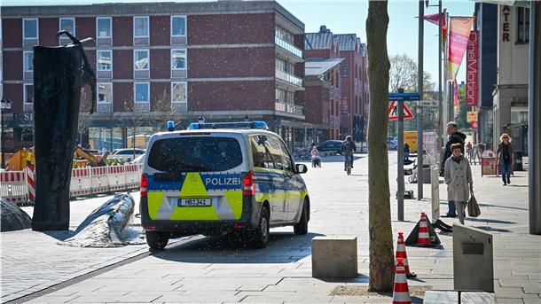Nicht nur die Polizei kontrolliert in Bremerhaven, ob die Regeln während der Corona-Pandemie eingehalten werden. Auch das Ordnungsamt ist unterwegs.