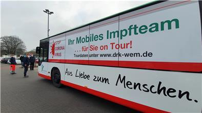 Ein Linienbus zum Impfzentrum umgebaut