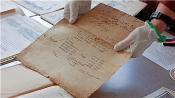 Historische Dokumente werden in einer Ausstellung im Stadtarchiv Halberstadt gezeigt.