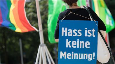 Nicht nur im Internet werden Kommunalpolitiker mit Hass und Hetze konfrontiert.