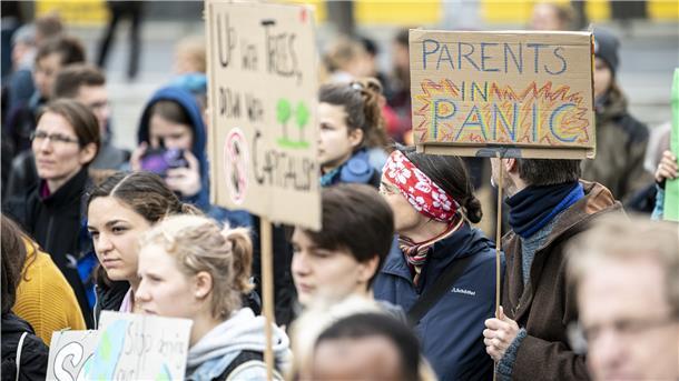 „Parents for Future“ in Zeven: Eltern wollen eine Zukunft Nicht nur Schüler wollen eine Zukunft, auch Eltern: „Parents for Future“ heißt die neugegründete Bewegung in Zeven.