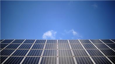 Nicht nur wenn es um die Förderung von Solaranlagen geht, lügt so mancher angebliche Geschäftsmensch am Telefon das Blaue vom Himmel herunter. Seriöse Anbieter und die Polizei warnen vor Geschäftsangeboten am Telefon.
