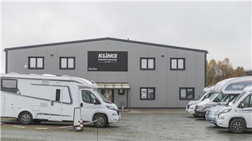 Blick auf ein Haus und Camper: Nicht zu retten: Das Caravanhaus Klinke in Loxstedt stellt den Betrieb ein.