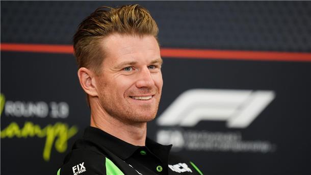 Nico Hülkenberg spricht bei der Pressekonferenz in Belgien.