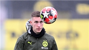 Nico Schlotterbeck sieht das Team des BVB in der Bringschuld.