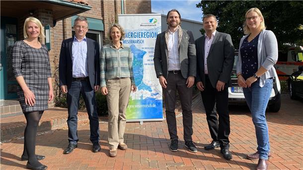 Nicola Illing, Geschäftsführerin der Metropolregion Nordwest (von links), Reent Janßen vom Landkreis Friesland, Ingrid Marten und Tobias Busch von der Wirtschaftsförderung Wesermarsch, Michael Murck von BIS und Marion Rohjans von OLEC freuen sich auf den Start ihres neuen Projektes zum Thema Wasserstoff.