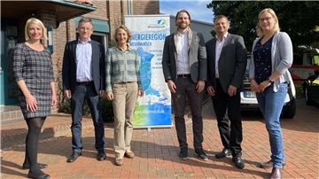 Nicola Illing, Geschäftsführerin der Metropolregion Nordwest (von links), Reent Janßen vom Landkreis Friesland, Ingrid Marten und Tobias Busch von der Wirtschaftsförderung Wesermarsch, Michael Murck von BIS und Marion Rohjans von OLEC freuen sich auf den Start ihres neuen Projektes zum Thema Wasserstoff.