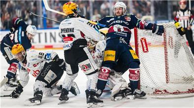 Nicolas Appendino und die Fischtown Pinguins lieferten sich in Spiel zwei des Finals in der Deutschen Eishockey-Liga in Berlin einen harten Kampf mit den Eisbären.
