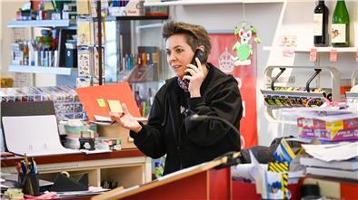 Nicole Steffens’ Buchhandlung Mausbuch in der Bremerhavener Hafenstraße hat wie so viele unter der Coronakrise zu leiden. Die Soforthilfe war schnell aufgebraucht.