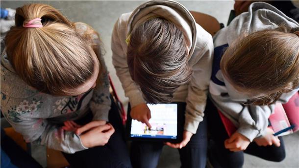 Niedersachsen will Medienkompetenz stärken Niedersachsen will mit einem neuen Konzept Medienkompetenz stärken (Archivfoto)