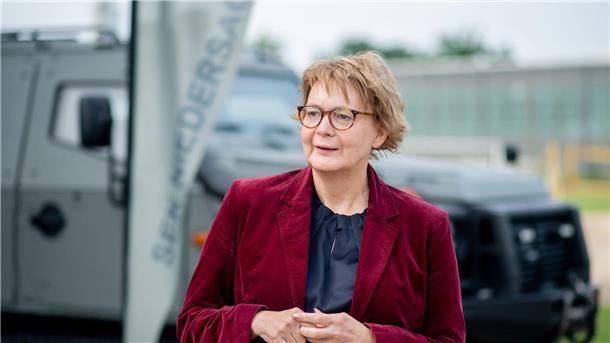Terror, Amok, Waffen – 50 Jahre Spezialeinheiten Niedersachsens Innenministerin Daniela Behrens (SPD) würdigt die Bedeutung der Spezialeinsatzkräfte.