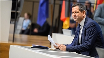 Niedersachsens Ministerpräsident Lies fordert einen gemeinsamen Zukunftspakt für die Autoindustrie.