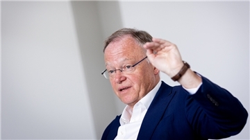 Niedersachsens Ministerpräsident Stephan Weil (SPD) fordert staatlichen Zugriff auf die Gasspeicher des Landes.