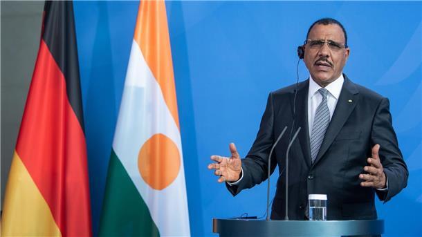 Nigers Präsident Mohamed Bazoum bei einem Berlin-Besuch im Juli 2021.