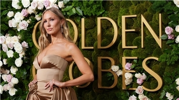 Nikki Glaser wird 2026 zum zweiten Mal die Golden Globes moderieren. (Archivbild) 