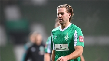 Niklas Füllkrug und seinen Kollegen ergeht es im Lockdown nicht anders als anderen Menschen. Nur wenige haben eine private Möglichkeit, sich die Haare schneiden zu lassen.